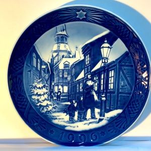 Royal Copenhagen Christmas Plate - 1996.